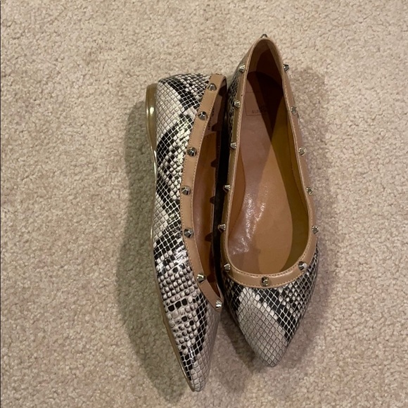 14th & Union flats - Picture 3 of 3